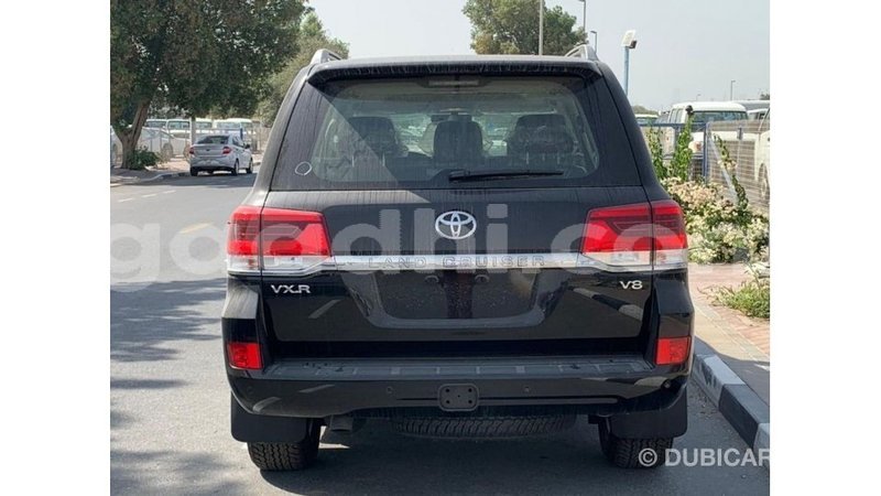 Big with watermark toyota land cruiser somalia import dubai 4343