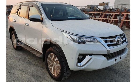 اشتري Imported Toyota Fortuner أبيض سيارة في Import - Dubai في الصومال اشتري Imported Toyota Fortuner أبيض سيارة في Import - Dubai في الصومال