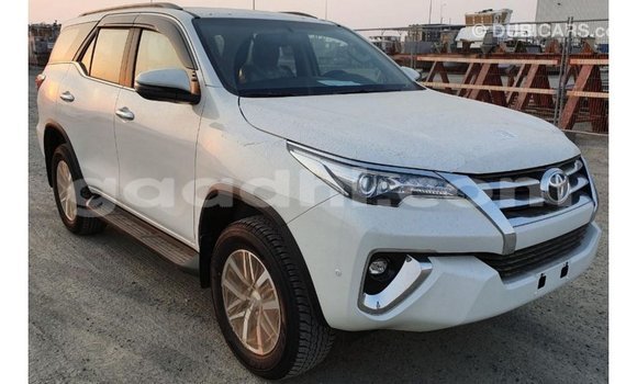 اشتري Imported Toyota Fortuner أبيض سيارة في Import - Dubai في الصومال اشتري Imported Toyota Fortuner أبيض سيارة في Import - Dubai في الصومال