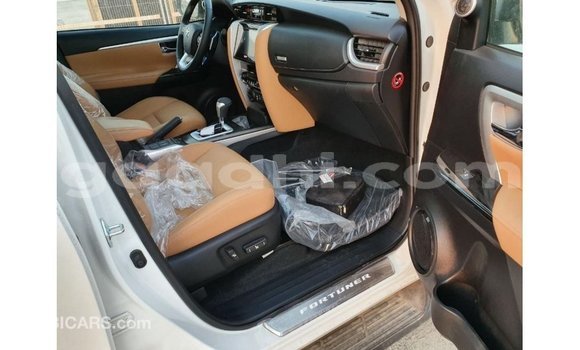 اشتري Imported Toyota Fortuner أبيض سيارة في Import - Dubai في الصومال اشتري Imported Toyota Fortuner أبيض سيارة في Import - Dubai في الصومال