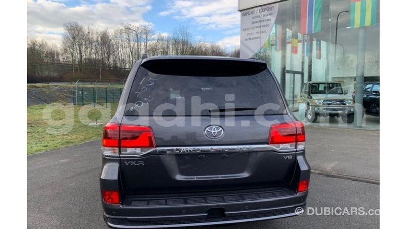 Big with watermark toyota land cruiser somalia import dubai 4351
