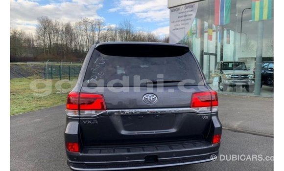 Imported Toyota Land Cruiser Black Makiinaa iti Import - Dubai keessatti Somalia keessatti Imported Toyota Land Cruiser Black Makiinaa iti Import - Dubai keessatti Somalia keessatti