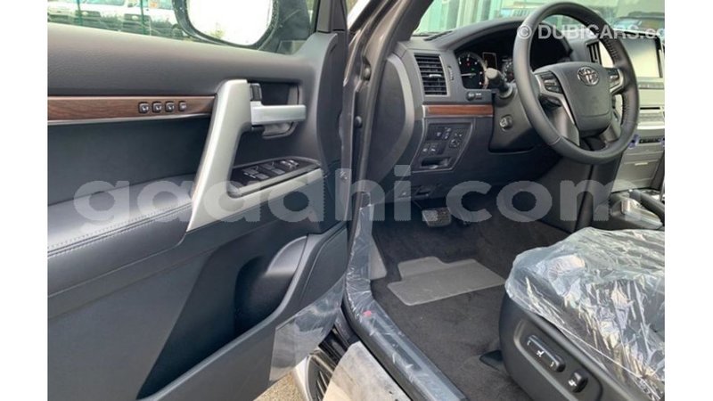 Big with watermark toyota land cruiser somalia import dubai 4351