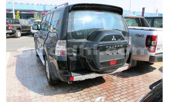 Nunua Imported Mitsubishi Pajero Nyeusi Gari ndani ya Import - Dubai nchini Somalia Nunua Imported Mitsubishi Pajero Nyeusi Gari ndani ya Import - Dubai nchini Somalia