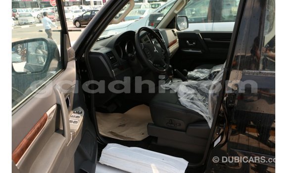 Nunua Imported Mitsubishi Pajero Nyeusi Gari ndani ya Import - Dubai nchini Somalia Nunua Imported Mitsubishi Pajero Nyeusi Gari ndani ya Import - Dubai nchini Somalia