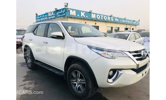 Imported Toyota Fortuner White Makiinaa iti Import - Dubai keessatti Somalia keessatti Imported Toyota Fortuner White Makiinaa iti Import - Dubai keessatti Somalia keessatti