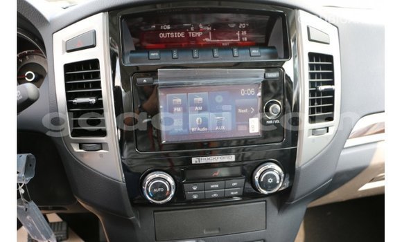 Nunua Imported Mitsubishi Pajero Nyeusi Gari ndani ya Import - Dubai nchini Somalia Nunua Imported Mitsubishi Pajero Nyeusi Gari ndani ya Import - Dubai nchini Somalia