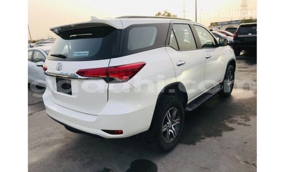 Imported Toyota Fortuner White Makiinaa iti Import - Dubai keessatti Somalia keessatti Imported Toyota Fortuner White Makiinaa iti Import - Dubai keessatti Somalia keessatti