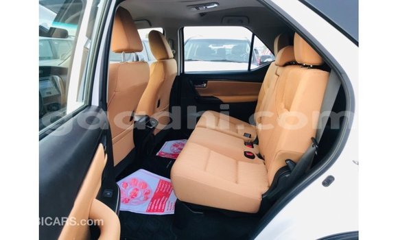 Imported Toyota Fortuner White Makiinaa iti Import - Dubai keessatti Somalia keessatti Imported Toyota Fortuner White Makiinaa iti Import - Dubai keessatti Somalia keessatti