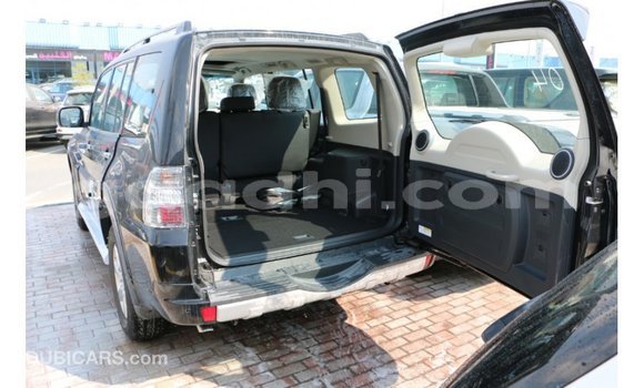 Nunua Imported Mitsubishi Pajero Nyeusi Gari ndani ya Import - Dubai nchini Somalia Nunua Imported Mitsubishi Pajero Nyeusi Gari ndani ya Import - Dubai nchini Somalia