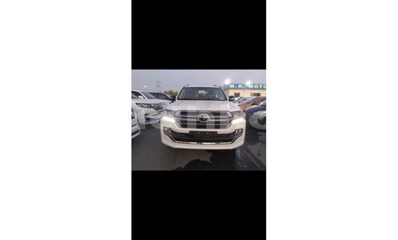 اشتري Imported Toyota Land Cruiser أبيض سيارة في Import - Dubai في الصومال اشتري Imported Toyota Land Cruiser أبيض سيارة في Import - Dubai في الصومال