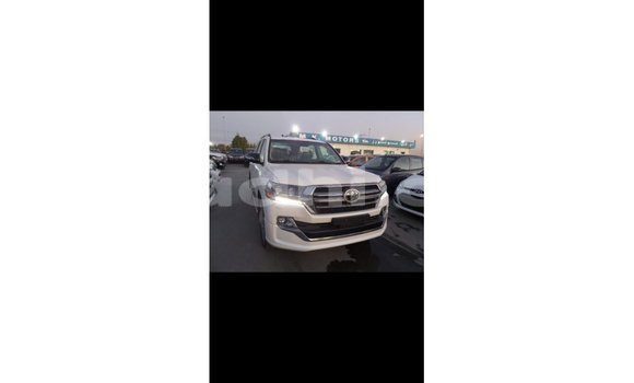 اشتري Imported Toyota Land Cruiser أبيض سيارة في Import - Dubai في الصومال اشتري Imported Toyota Land Cruiser أبيض سيارة في Import - Dubai في الصومال