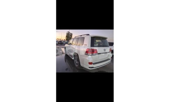 اشتري Imported Toyota Land Cruiser أبيض سيارة في Import - Dubai في الصومال اشتري Imported Toyota Land Cruiser أبيض سيارة في Import - Dubai في الصومال