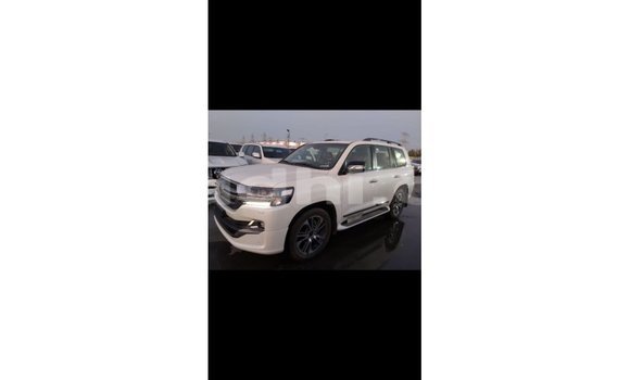 اشتري Imported Toyota Land Cruiser أبيض سيارة في Import - Dubai في الصومال اشتري Imported Toyota Land Cruiser أبيض سيارة في Import - Dubai في الصومال