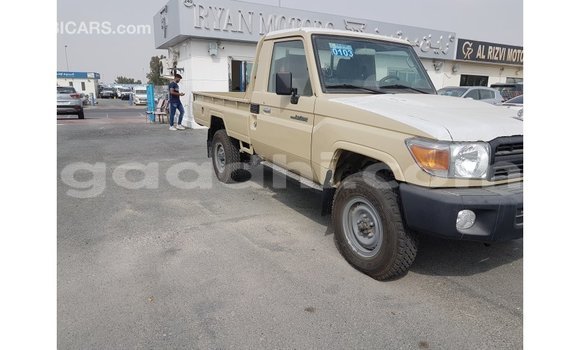 اشتري Imported Toyota Land Cruiser اللون البيج سيارة في Import - Dubai في الصومال اشتري Imported Toyota Land Cruiser اللون البيج سيارة في Import - Dubai في الصومال