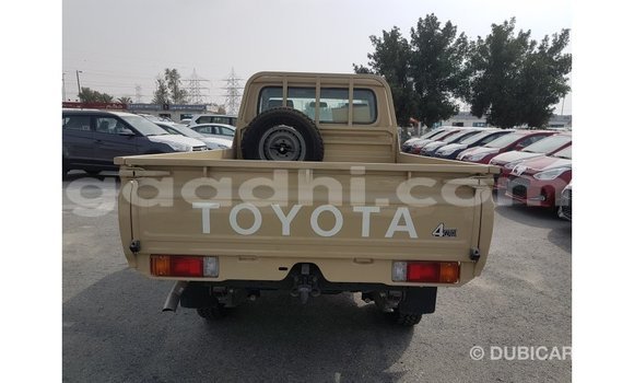 اشتري Imported Toyota Land Cruiser اللون البيج سيارة في Import - Dubai في الصومال اشتري Imported Toyota Land Cruiser اللون البيج سيارة في Import - Dubai في الصومال