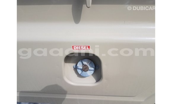 اشتري Imported Toyota Land Cruiser اللون البيج سيارة في Import - Dubai في الصومال اشتري Imported Toyota Land Cruiser اللون البيج سيارة في Import - Dubai في الصومال