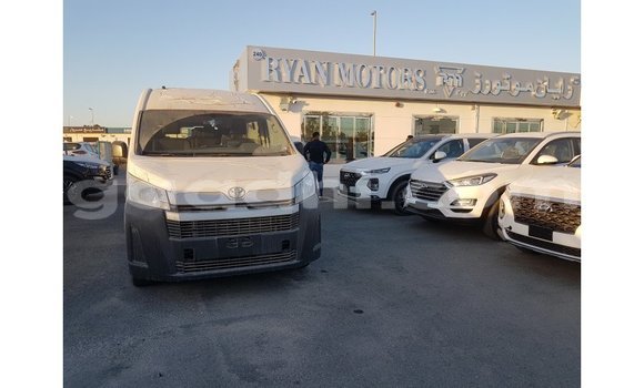 Acheter Import Voiture Toyota Hiace Blanc à Import - Dubai, Somalie Acheter Import Voiture Toyota Hiace Blanc à Import - Dubai, Somalie