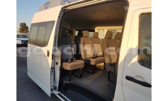 Acheter Import Voiture Toyota Hiace Blanc à Import - Dubai, Somalie Acheter Import Voiture Toyota Hiace Blanc à Import - Dubai, Somalie