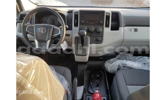 Acheter Import Voiture Toyota Hiace Blanc à Import - Dubai, Somalie Acheter Import Voiture Toyota Hiace Blanc à Import - Dubai, Somalie