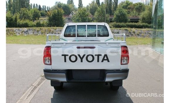 ይግዙ Imported Toyota Hilux ነጭ መኪና በ Import - Dubai በ ሶማሊያ ይግዙ Imported Toyota Hilux ነጭ መኪና በ Import - Dubai በ ሶማሊያ