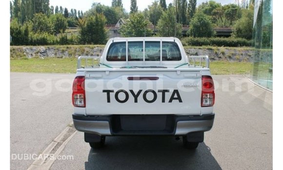 ይግዙ Imported Toyota Hilux ነጭ መኪና በ Import - Dubai በ ሶማሊያ ይግዙ Imported Toyota Hilux ነጭ መኪና በ Import - Dubai በ ሶማሊያ