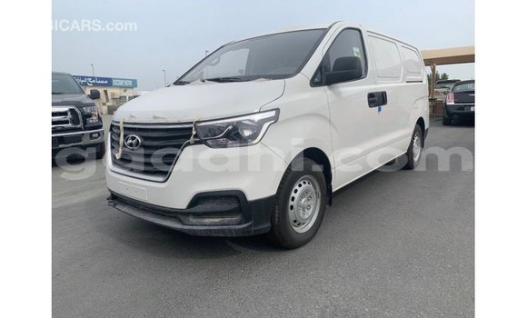 اشتري Imported Hyundai Cargo أبيض سيارة في Import - Dubai في الصومال اشتري Imported Hyundai Cargo أبيض سيارة في Import - Dubai في الصومال