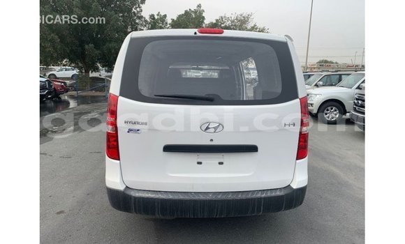 اشتري Imported Hyundai Cargo أبيض سيارة في Import - Dubai في الصومال اشتري Imported Hyundai Cargo أبيض سيارة في Import - Dubai في الصومال