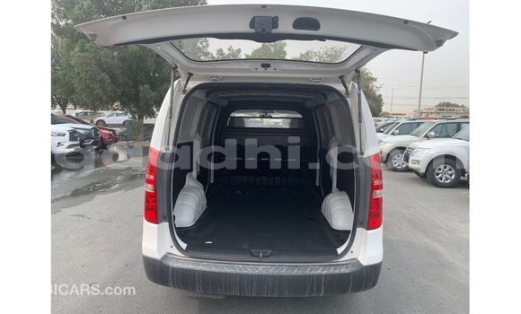 اشتري Imported Hyundai Cargo أبيض سيارة في Import - Dubai في الصومال اشتري Imported Hyundai Cargo أبيض سيارة في Import - Dubai في الصومال