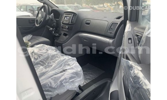 اشتري Imported Hyundai Cargo أبيض سيارة في Import - Dubai في الصومال اشتري Imported Hyundai Cargo أبيض سيارة في Import - Dubai في الصومال