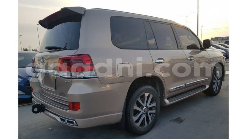 Big with watermark toyota land cruiser somalia import dubai 4392