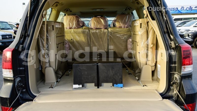 Big with watermark toyota land cruiser somalia import dubai 4404