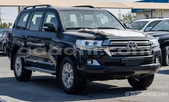 Imported Toyota Land Cruiser Black Makiinaa iti Import - Dubai keessatti Somalia keessatti Imported Toyota Land Cruiser Black Makiinaa iti Import - Dubai keessatti Somalia keessatti