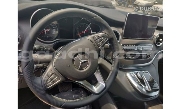 Imported Mercedes-Benz 250 Black Makiinaa iti Import - Dubai keessatti Somalia keessatti Imported Mercedes-Benz 250 Black Makiinaa iti Import - Dubai keessatti Somalia keessatti