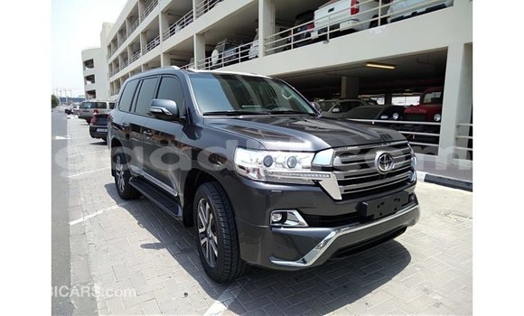 اشتري Imported Toyota Land Cruiser آخر سيارة في Import - Dubai في الصومال اشتري Imported Toyota Land Cruiser آخر سيارة في Import - Dubai في الصومال