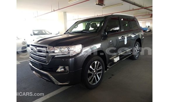 اشتري Imported Toyota Land Cruiser آخر سيارة في Import - Dubai في الصومال اشتري Imported Toyota Land Cruiser آخر سيارة في Import - Dubai في الصومال