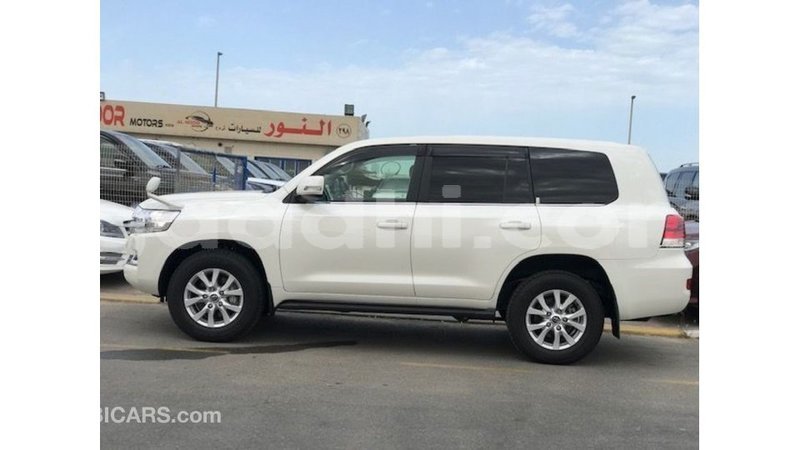 Big with watermark toyota land cruiser somalia import dubai 4423