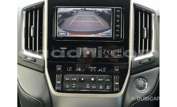 Acheter Import Voiture Toyota Land Cruiser Blanc à Import - Dubai, Somalie Acheter Import Voiture Toyota Land Cruiser Blanc à Import - Dubai, Somalie