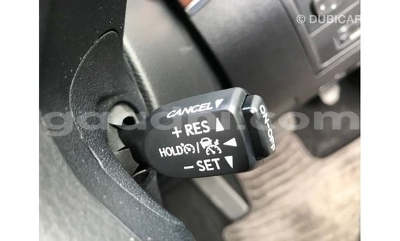 Acheter Import Voiture Toyota Land Cruiser Blanc à Import - Dubai, Somalie Acheter Import Voiture Toyota Land Cruiser Blanc à Import - Dubai, Somalie