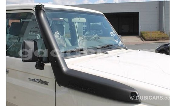 Imported Toyota Land Cruiser White Makiinaa iti Import - Dubai keessatti Somalia keessatti Imported Toyota Land Cruiser White Makiinaa iti Import - Dubai keessatti Somalia keessatti