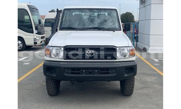 ይግዙ Imported Toyota Land Cruiser ነጭ መኪና በ Import - Dubai በ ሶማሊያ ይግዙ Imported Toyota Land Cruiser ነጭ መኪና በ Import - Dubai በ ሶማሊያ