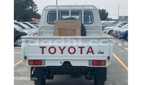ይግዙ Imported Toyota Land Cruiser ነጭ መኪና በ Import - Dubai በ ሶማሊያ ይግዙ Imported Toyota Land Cruiser ነጭ መኪና በ Import - Dubai በ ሶማሊያ