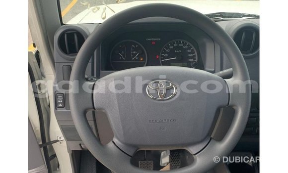 ይግዙ Imported Toyota Land Cruiser ነጭ መኪና በ Import - Dubai በ ሶማሊያ ይግዙ Imported Toyota Land Cruiser ነጭ መኪና በ Import - Dubai በ ሶማሊያ