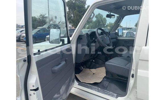 ይግዙ Imported Toyota Land Cruiser ነጭ መኪና በ Import - Dubai በ ሶማሊያ ይግዙ Imported Toyota Land Cruiser ነጭ መኪና በ Import - Dubai በ ሶማሊያ