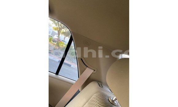 Acheter Import Utilitaire Toyota HiAce Blanc à Import - Dubai, Somalie Acheter Import Utilitaire Toyota HiAce Blanc à Import - Dubai, Somalie