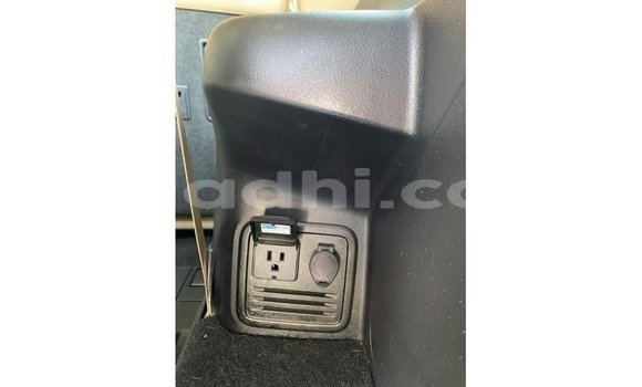 Acheter Import Utilitaire Toyota HiAce Blanc à Import - Dubai, Somalie Acheter Import Utilitaire Toyota HiAce Blanc à Import - Dubai, Somalie