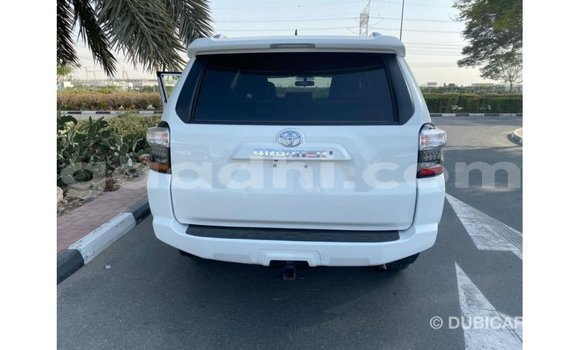Acheter Import Utilitaire Toyota HiAce Blanc à Import - Dubai, Somalie Acheter Import Utilitaire Toyota HiAce Blanc à Import - Dubai, Somalie