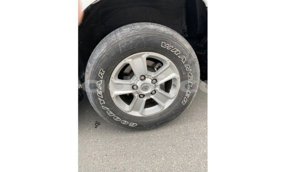 Acheter Import Voiture Toyota Sequoia Blanc à Import - Dubai, Somalie Acheter Import Voiture Toyota Sequoia Blanc à Import - Dubai, Somalie