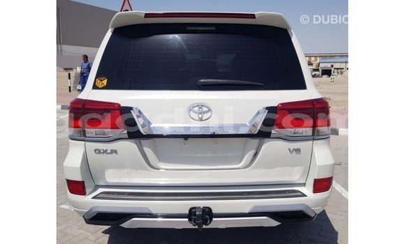 Acheter Import Voiture Toyota Land Cruiser Blanc à Import - Dubai, Somalie Acheter Import Voiture Toyota Land Cruiser Blanc à Import - Dubai, Somalie