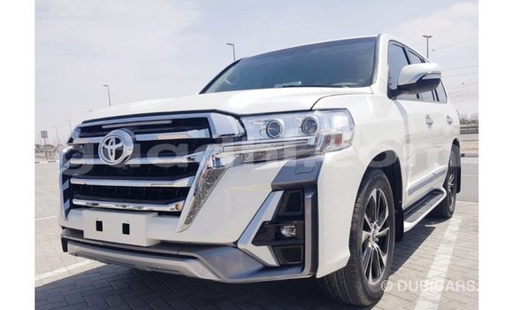 Acheter Import Voiture Toyota Land Cruiser Blanc à Import - Dubai, Somalie Acheter Import Voiture Toyota Land Cruiser Blanc à Import - Dubai, Somalie